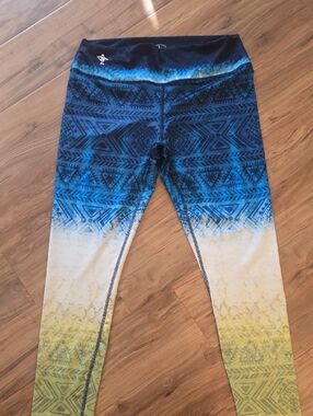 NWOT Auqaflauge Blue Green Ombre Aztec Leggings